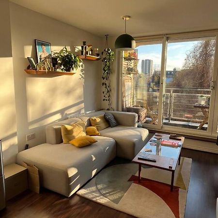 Appartamento Vibrant & Modern 1Bd Flat - Hackney Londra Esterno foto