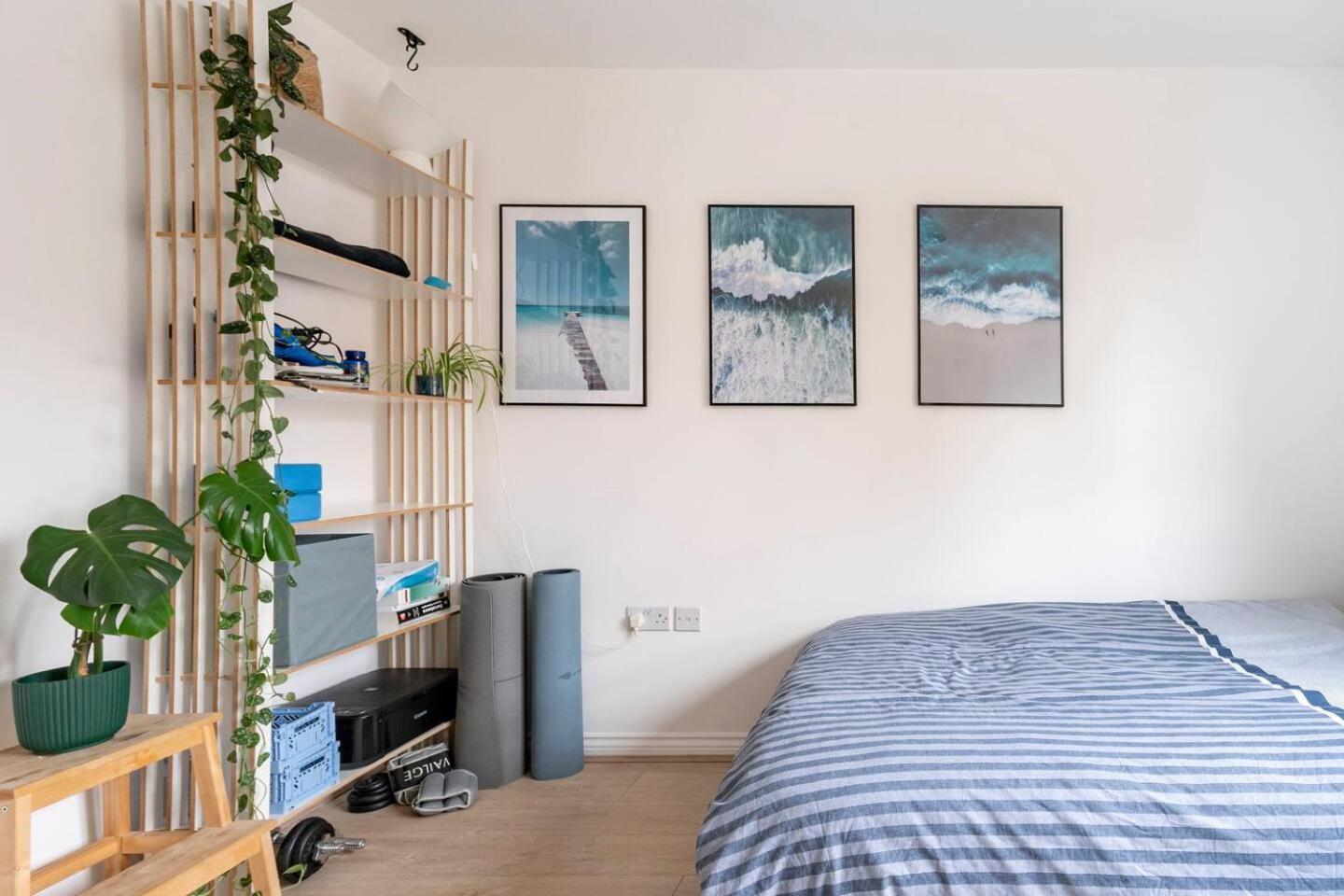 Appartamento Vibrant & Modern 1Bd Flat - Hackney Londra Esterno foto